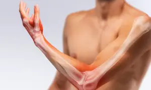Anatomia ręki i przedramienia z widocznymi kośćmi i podświetlonymi obszarami.
