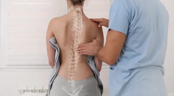 Rehabilitacja po operacji kręgosłupa lędźwiowego: Kiedy zacząć i jak długo?